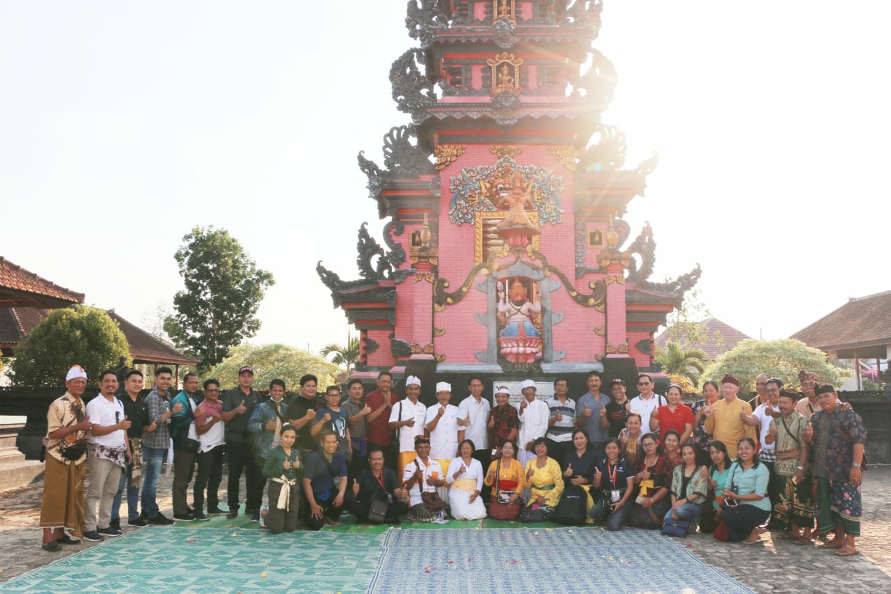 Dokumentasi dari - Sembahyang di Pura Jagat Karana Seputih Raman, Lampung Tengah