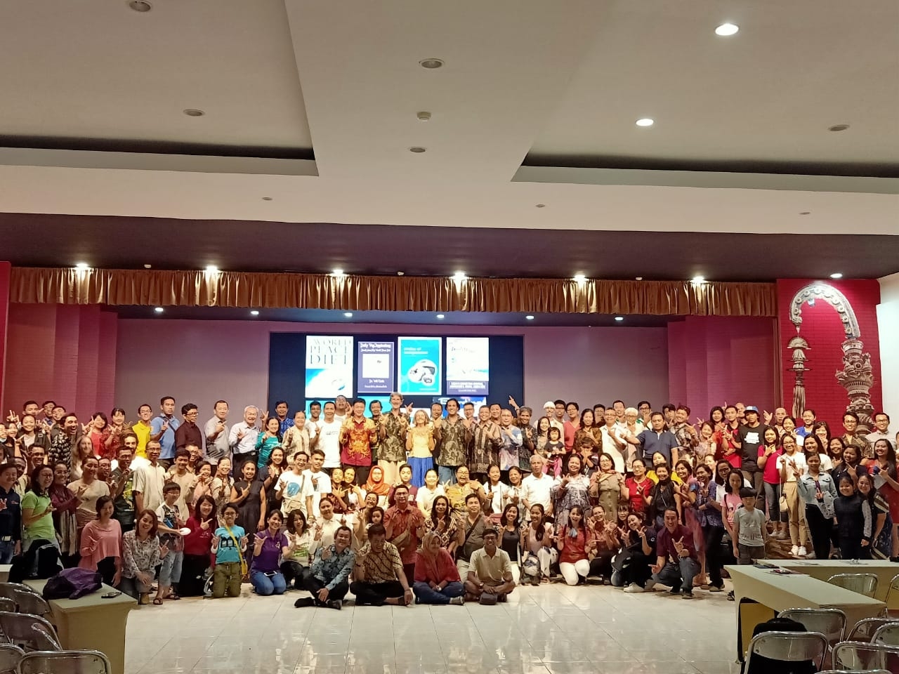 Dokumentasi dari - Vegan Life Builds Love of the World Community