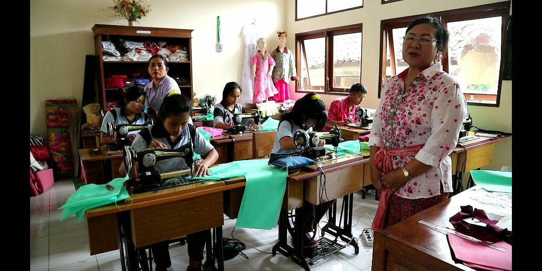 Dokumentasi dari - Siswa SLBN Bangli Produksi Tas Ramah Lingkungan Mulai Kebanjiran Pesanan
