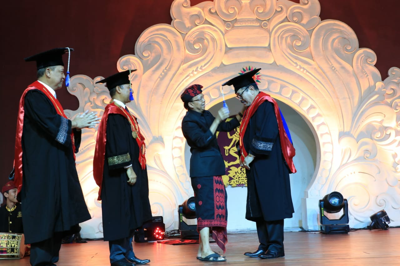 Dokumentasi dari - Cok Ace Raih Gelar Profesor  