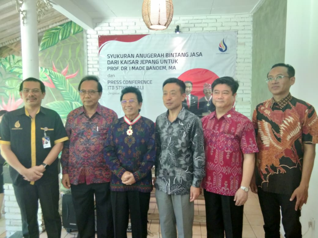 Dokumentasi dari - Prof Bandem Terima Bintang Jasa Perkuat Hubungan Indonesia - Jepang