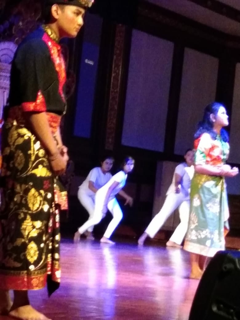 Dokumentasi dari - Sampik Ingtai Menjadi Tontonañ Menarik Sekaligus Menjadi Tuntunan Moral
