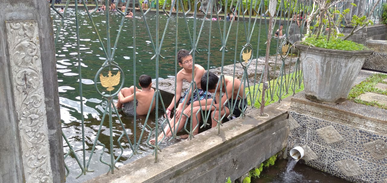 Dokumentasi dari - Umanis Galungan, Obyek Wisata Tirta Gangga Dibanjiri Turis Dalam dan Luar Negeri