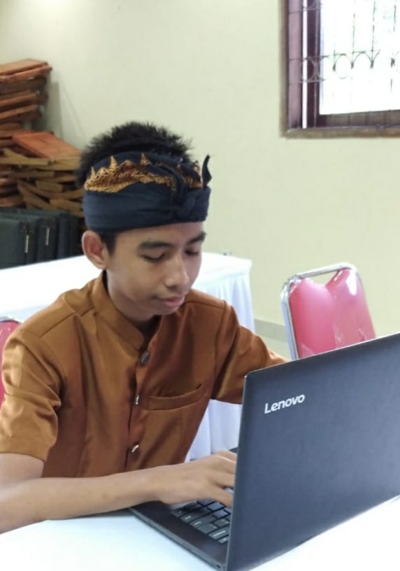 Dokumentasi dari - Janardana Juara Lomba Mengetik Aksara Bali pada Komputer
