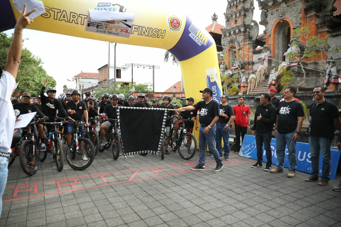 Dokumentasi dari - Bupati Gianyar Tidak Membantu Sekaa Teruna Pembuat Ogoh-ogoh