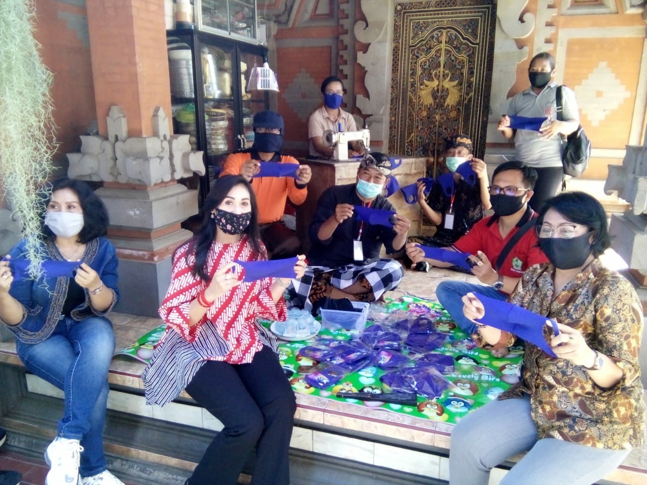 Dokumentasi dari - Sejumlah Pengusaha Konveksi di Gianyar Beralih Memproduksi Masker