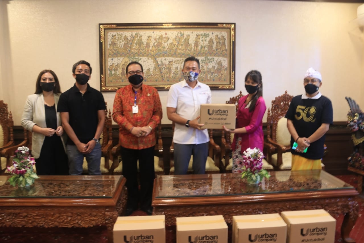 Dokumentasi dari - Bali Terpuruk, Wagub Terima Bantuan MS Glow