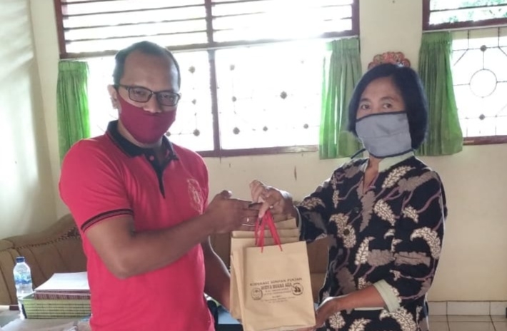 Dokumentasi dari - Komunitas PSB Desa Belega Blahbatuh Berbagi Untuk Siswa Berprestasi