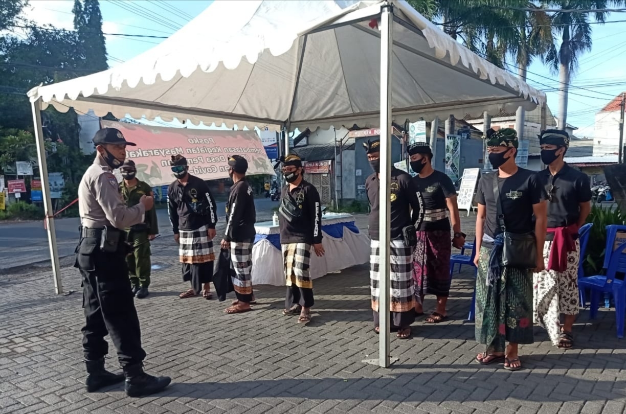 Dokumentasi dari - PKM Desa Pemogan Cegah Kerumunan Sasar Pasar Rakyat