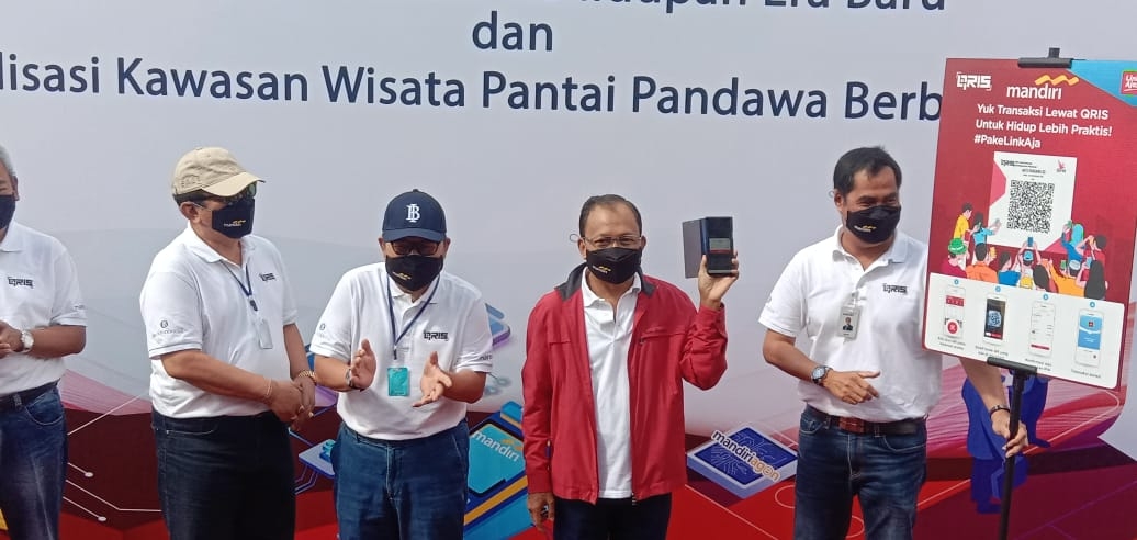 Dokumentasi dari - Era Baru, Transaksi Digital Kawasan Pantai Pandawa Gunakan QRIS BI Bali