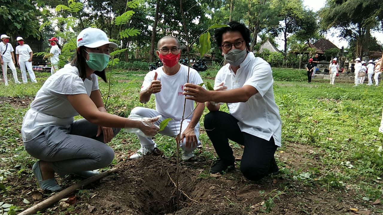 Dokumentasi dari - INTI Bali - YBPJ Tanam Pohon Pala Lestarikan Lingkungan di Padang Galak