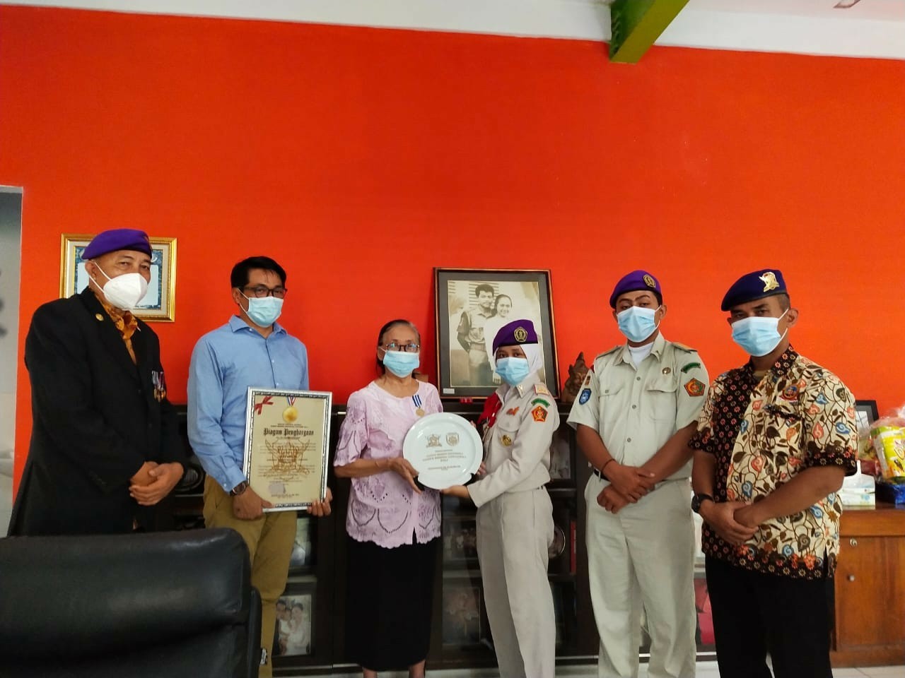 Dokumentasi dari - Prof. Dr. I Wayan Bawa, Komandan Menwa Ugraçena Pertama Terima Penghargaan