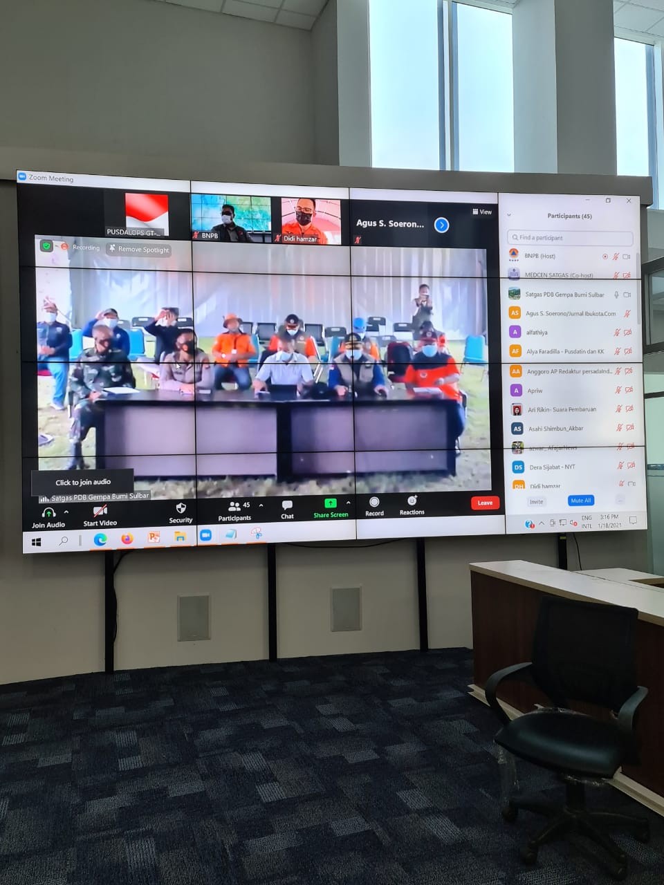 Dokumentasi dari - Antisipasi Potensi Gempa Susulan, BMKG Pasang Perangkat Informasi pada Setiap Posko di Mamuju