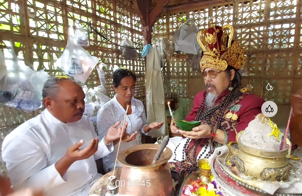 Dokumentasi dari - Aguron Guron Calon Sulinggih Buddha, Upanayana Samskara Jero Mangku Nyoman Sudana di Geria Taman Saraswati Asrama Bebandem