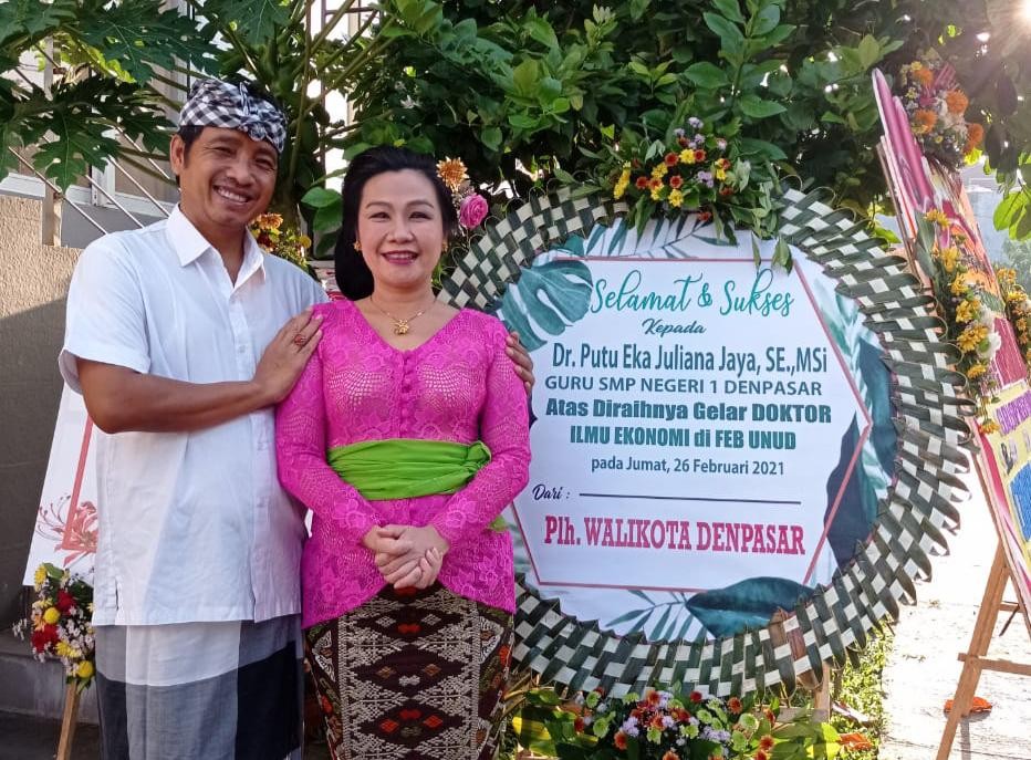 Dokumentasi dari - Wawa Arjaya Raih Doktor Ilmu Ekonomi Lulus dengan Predikat Cum Laude