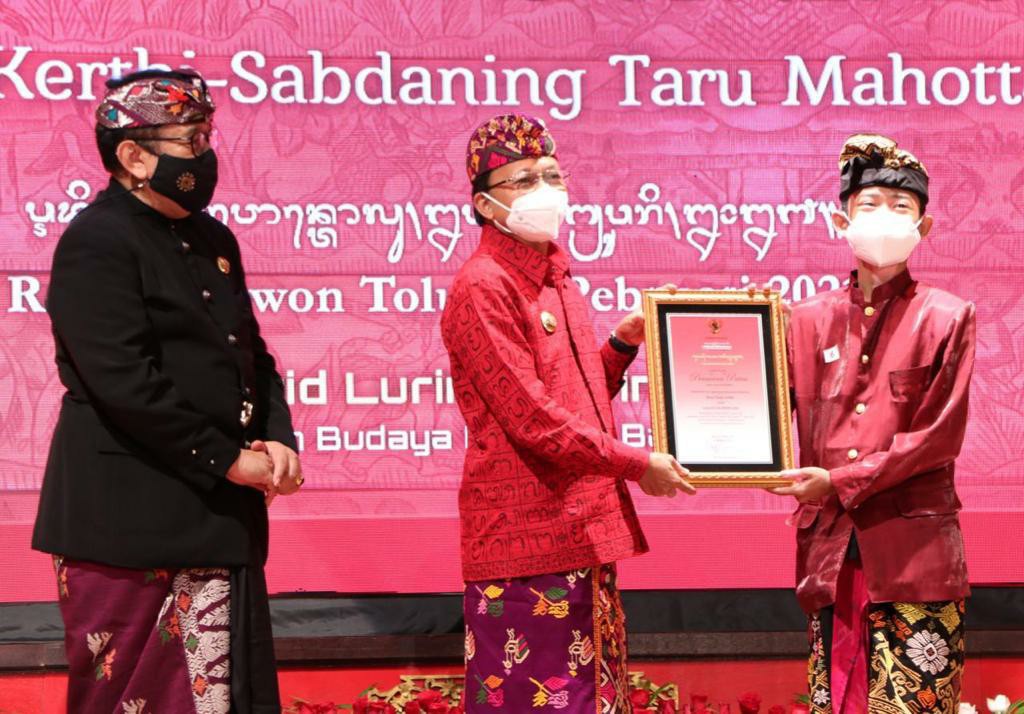 Dokumentasi dari - I Gede Marayana Praktisi Wariga dan  Ida I Dewa Gde Catra, Praktisi Lontar Terima Penghargaan Bali Kérthi Nugraha Mahottama 