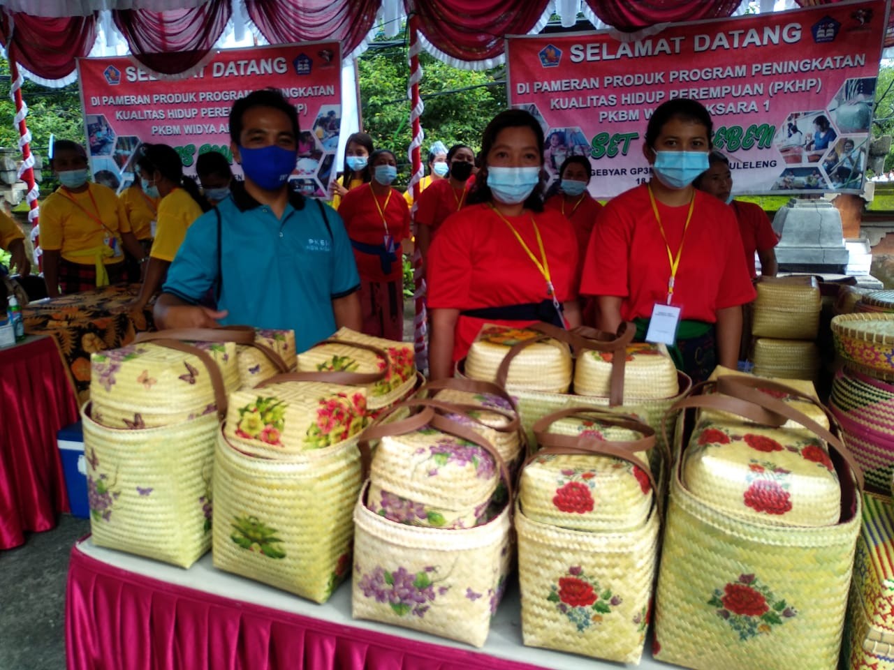 Dokumentasi dari - Pemasaran Anyaman Bambu Desa Tigawasa Buleleng Merambah Jagat Maya