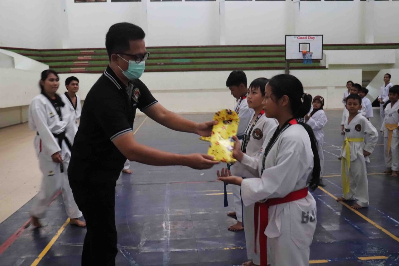 Dokumentasi dari - Tiga Atlet Taekwondo Buleleng Sabet Emas dan Perunggu di Ajang Papua Open 2021