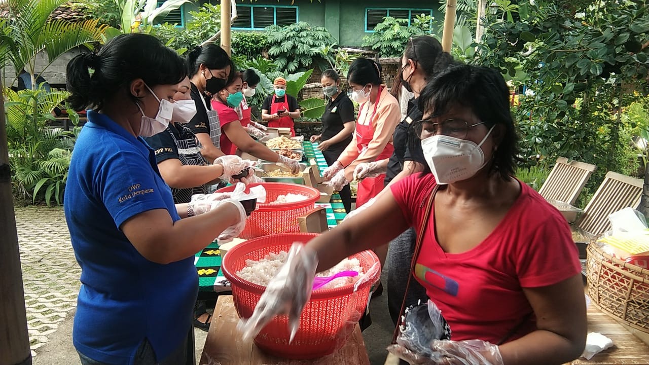Dokumentasi dari - Dapur Umum Gotong Royong Jaba Paon untuk Gerakan Kemanusiaan di Tengah Pandemi