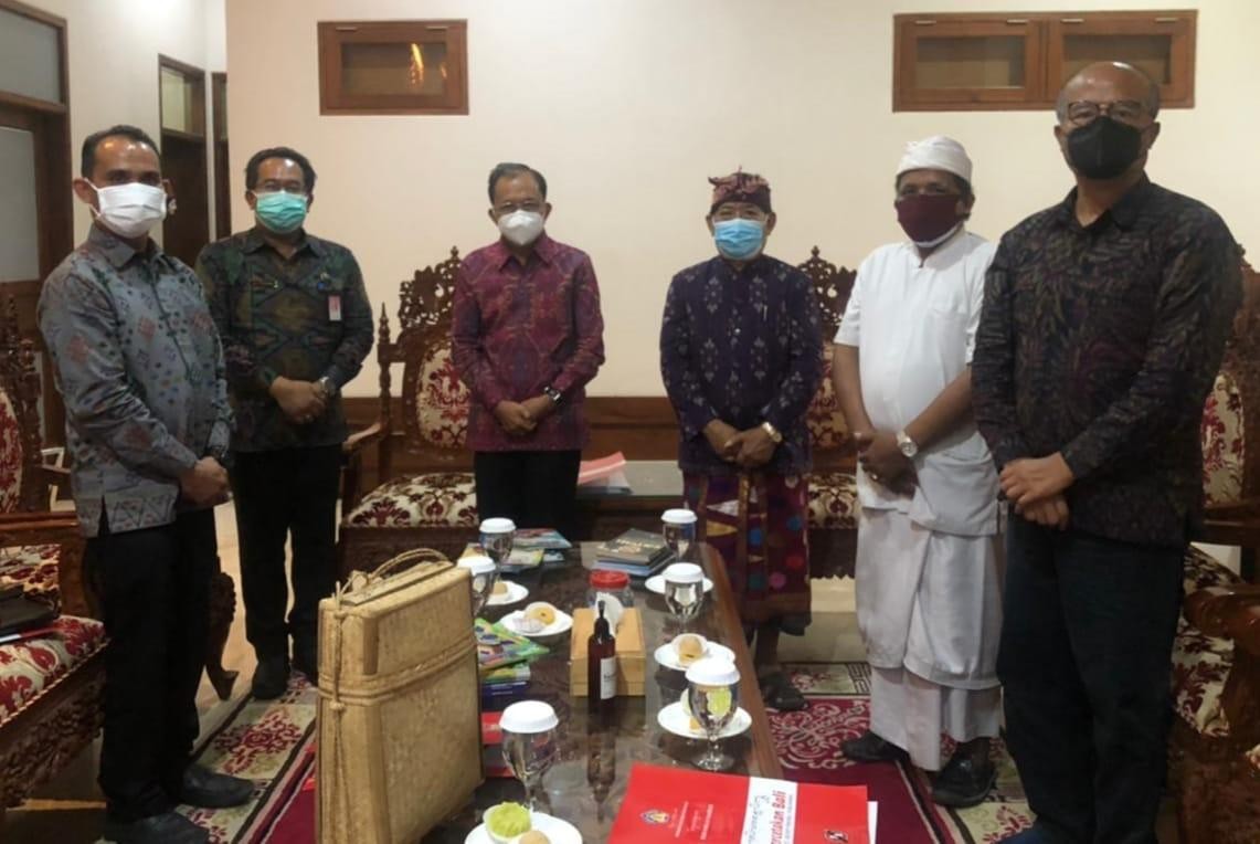 Dokumentasi dari - Gubernur Bali Apresiasi Tim Koordinasi Buku Hindu Nusantara 