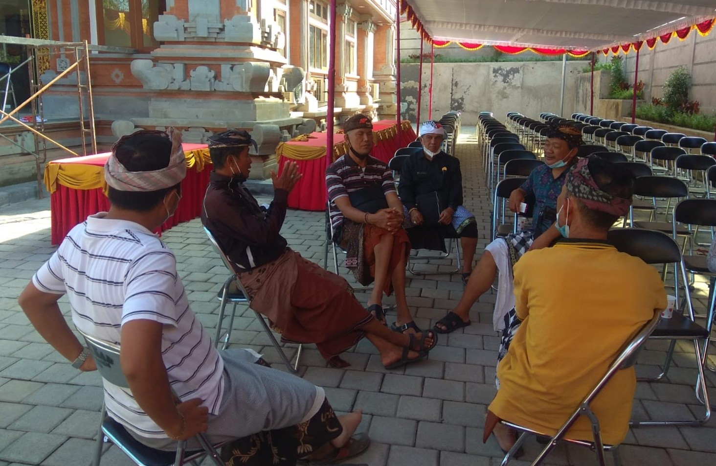 Dokumentasi dari - Tanggapan Bandesa Alit Suardana Terkait Pemboikotan 12 Pararem Desa Adat Liligundi