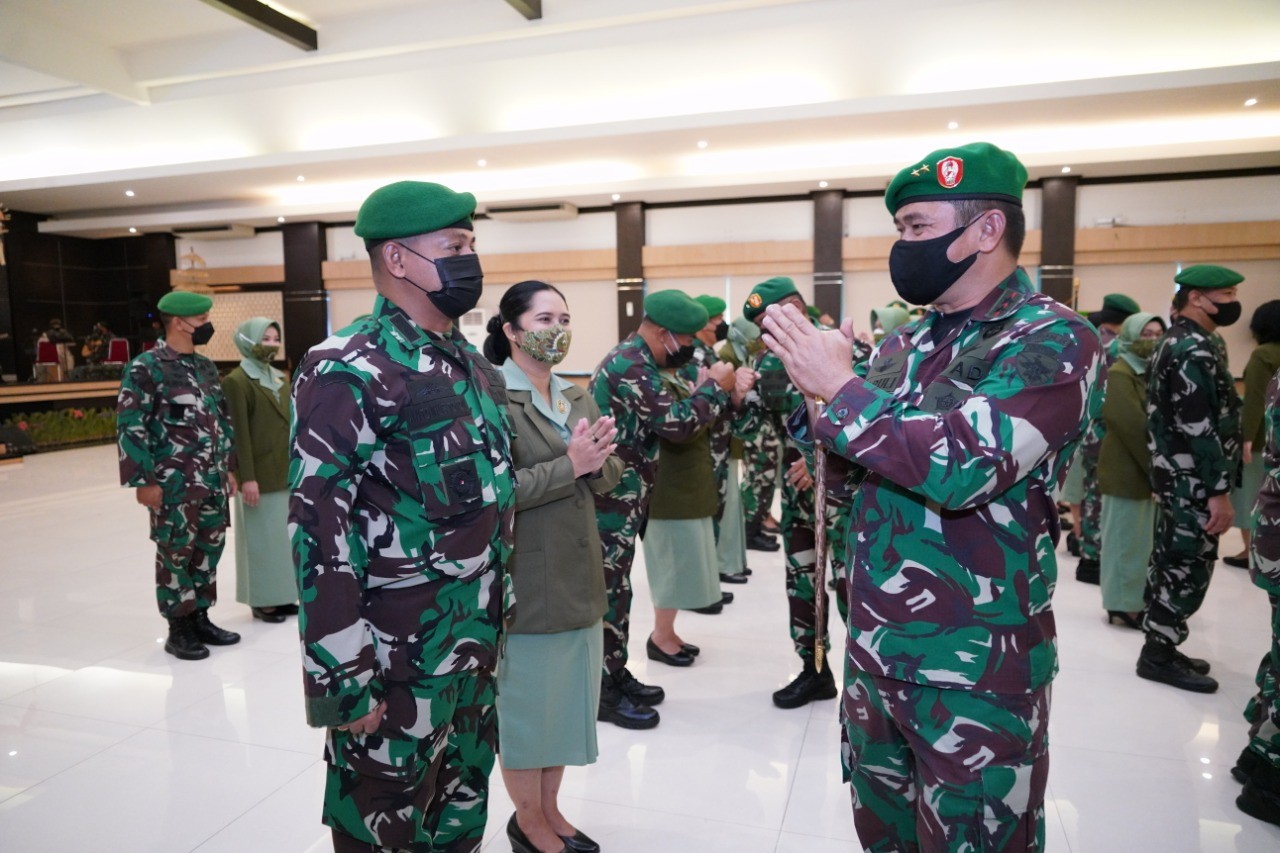 Dokumentasi dari - Pangdam Maruli Serahterimakan 10 Jabatan Dilingkungan Kodam IX/Udayana 