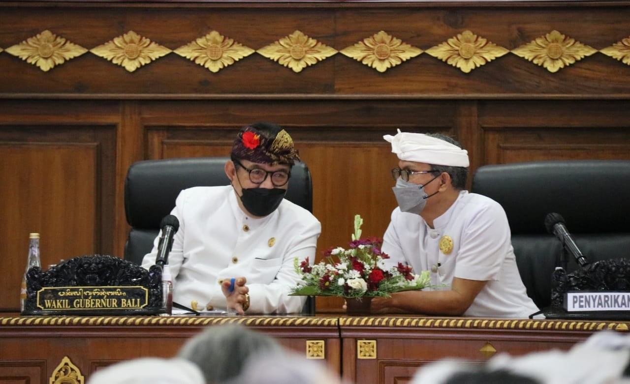 Dokumentasi dari - Wagub Cok Ace Buka Pasamuhan Agung II Majelis Desa Adat Bali