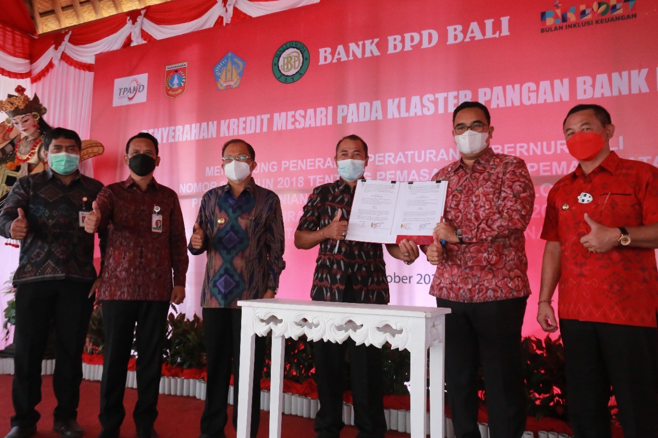 Dokumentasi dari - Gede Dana Apresiasi KUR Mesari BPD Bali Bantu Modal Petani Garam Karangasem