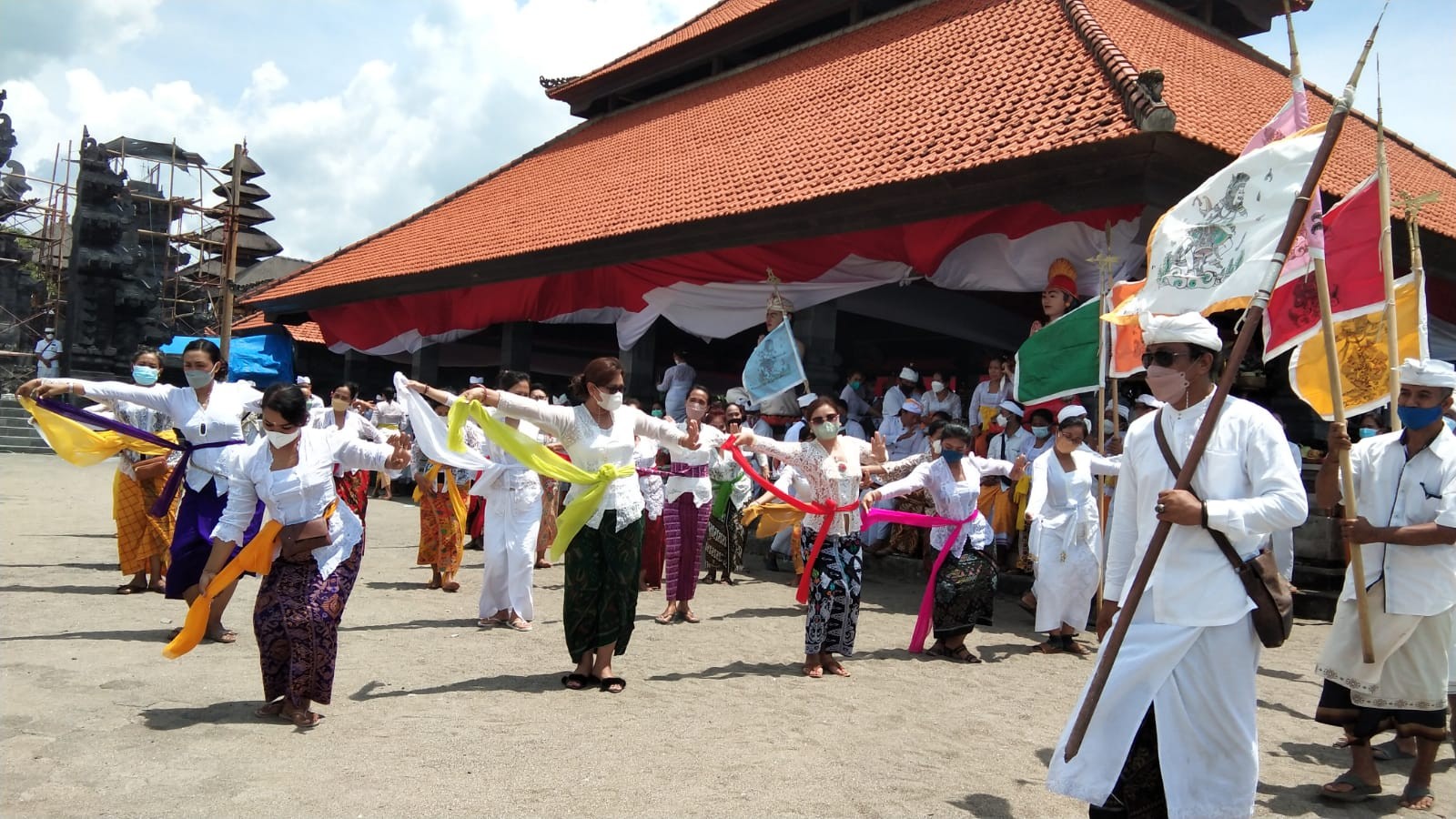 Dokumentasi dari - Berharap Pandemi Covid-19 Berakhir, PHDI Pusat Bersatu dengan Masyarakat Gelar Yadnya di Pura Batu Bolong