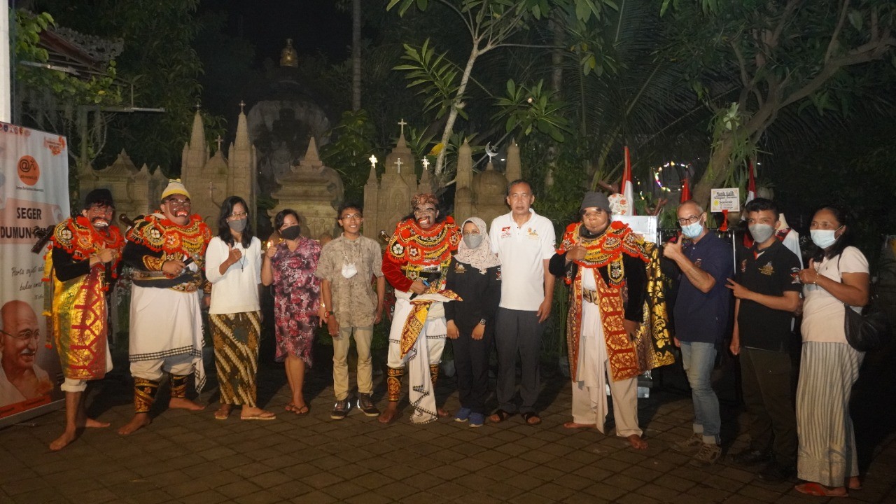 Dokumentasi dari - Nyalakan Cahaya Sambut Tahun 2022, Kasmen KMU Bali Tutup Pameran Bangkitkan Ekonomi Bali