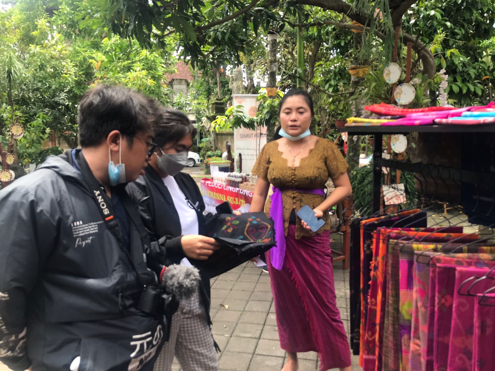 Dokumentasi dari - Berdayakan Penenun, Arix Songket Sidemen Ikuti Pameran UMKM Bangkitkan Ekonomi Bali 