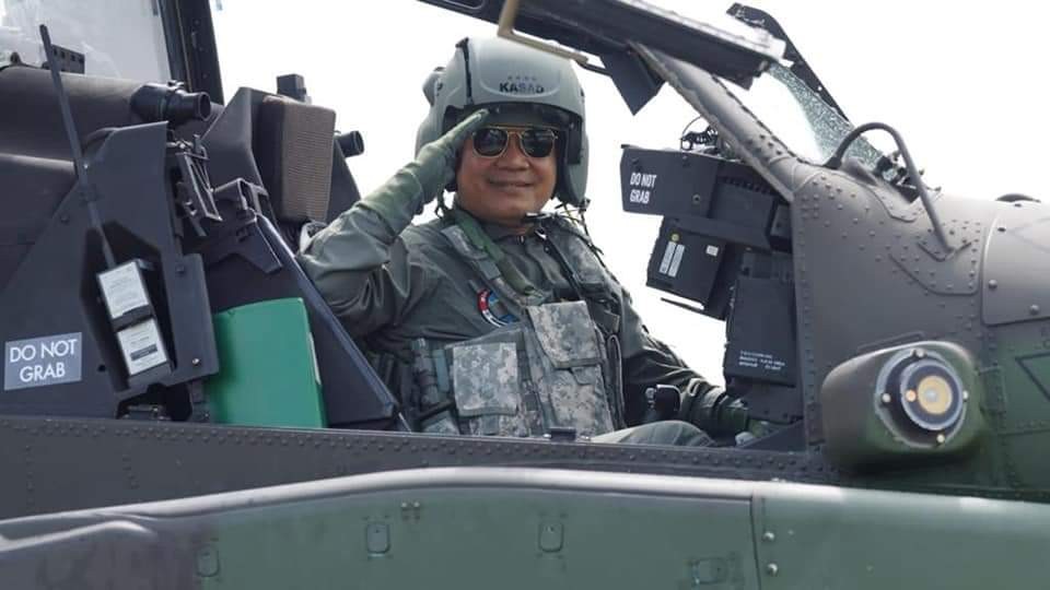 Dokumentasi dari - Dudung Abdurachman, Kasad Pertama Pilot Helikopter Serang AH-64E Apache