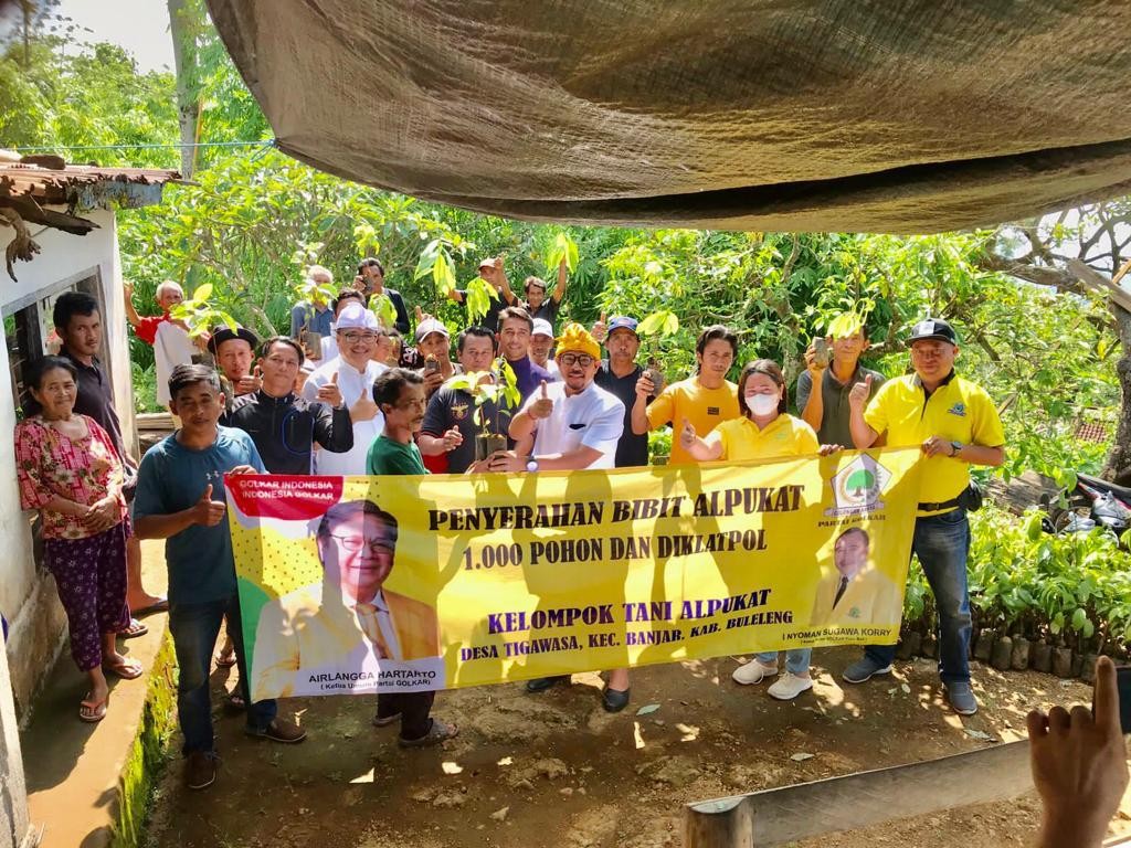 Dokumentasi dari - Penyaluran Bibit Alpukat Golkar untuk Wujudkan Keseimbangan Baru Ekonomi Bali