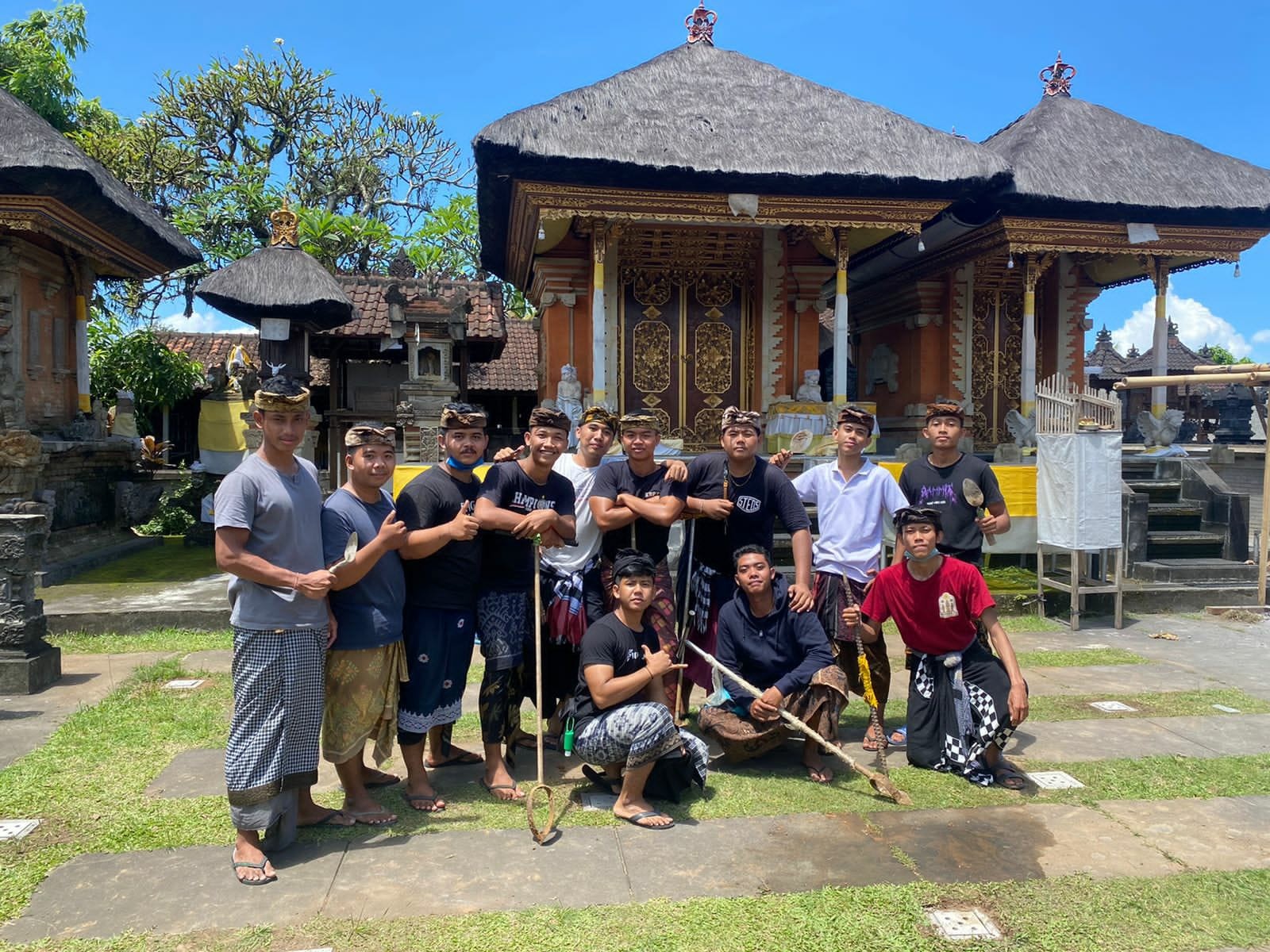 Dokumentasi dari - ST. Eka Dharma Sastra Pasang 30 Biopori Serangkaian Hari Bumi 2022