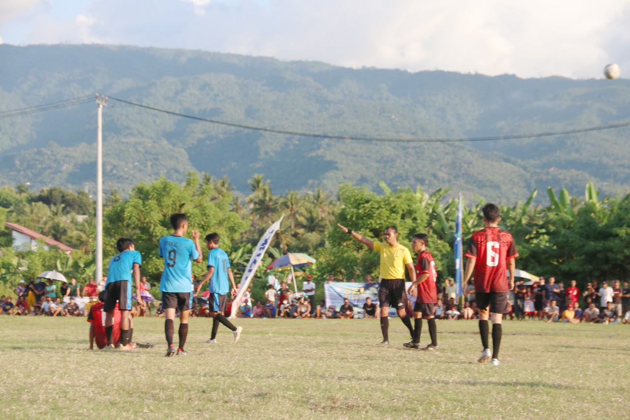 Dokumentasi dari - Kesebelasan Desa Kalibukbuk Meraih Juara Satu Singa Anturan Cup I