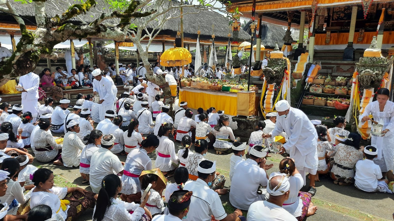 Dokumentasi dari - Prokes Ketat Odalan Tumpek Landep Pura Santi 