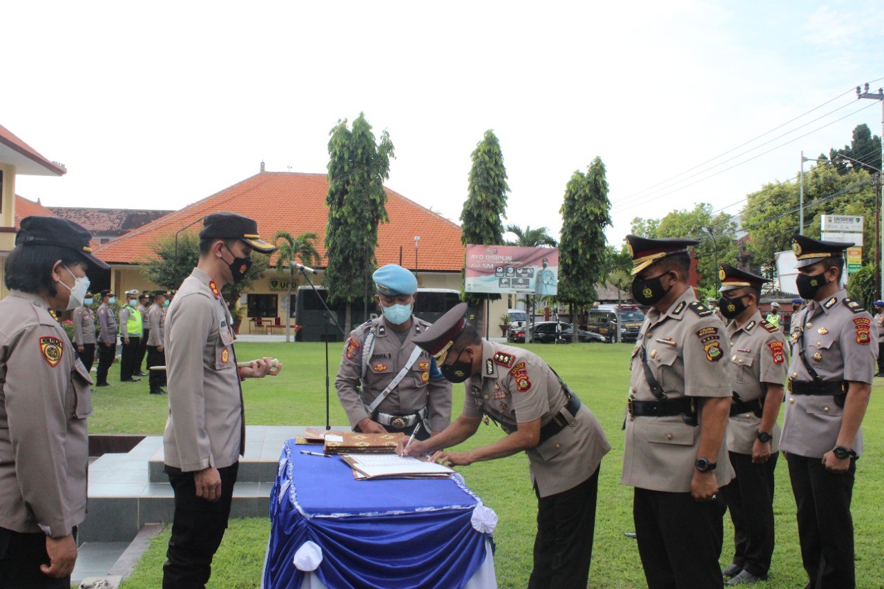 Dokumentasi dari - Jajaran Polres Buleleng Lakukan Rotasi Dan Promosi Jabatan