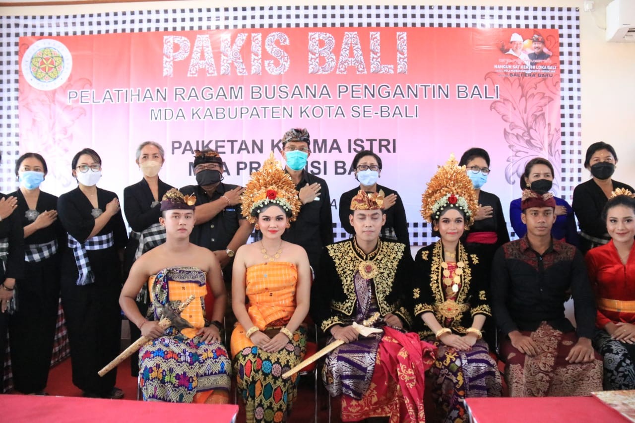 Dokumentasi dari - Pelatihan Ragam Busana Pengantin Bali Pertama di Jembrana