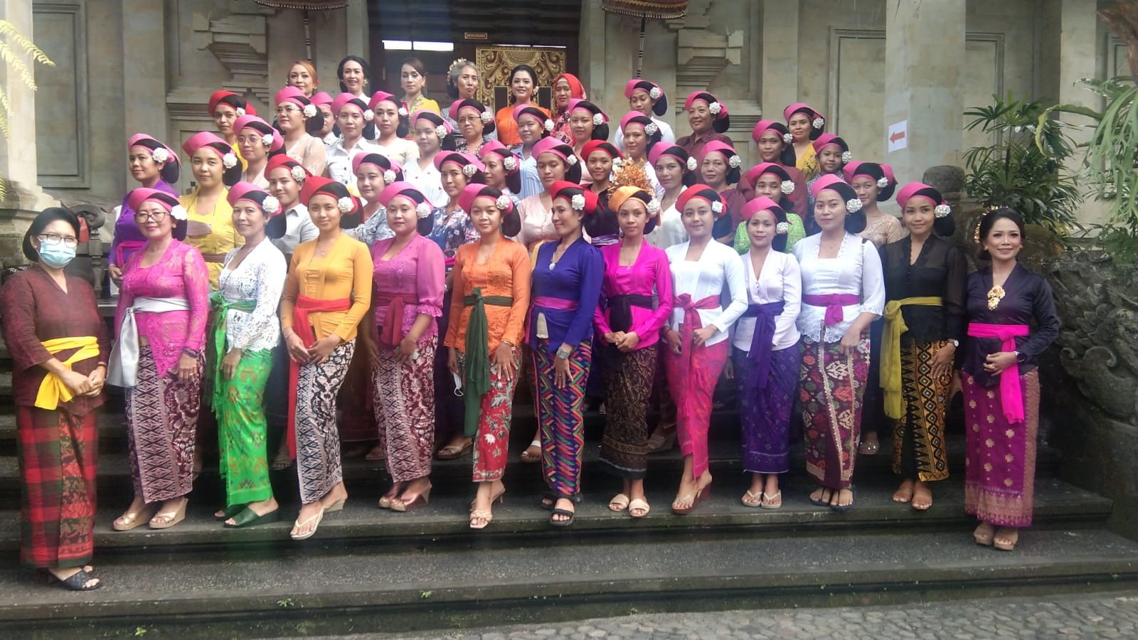 Dokumentasi dari - Hadirkan Maestro Tata Rias Adat Bali yang Mendunia, Perwira Gianyar Lestarikan Etika Busana Perempuan