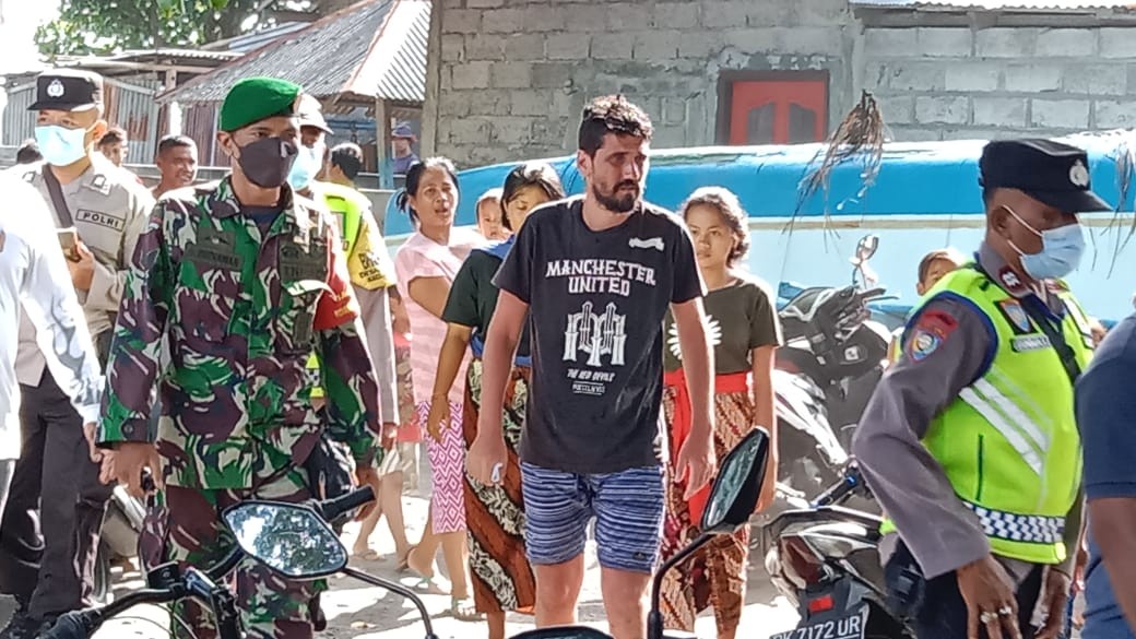 Dokumentasi dari - Warga Negara Turkir Terdampar di Pantai Kubutambahan Buleleng