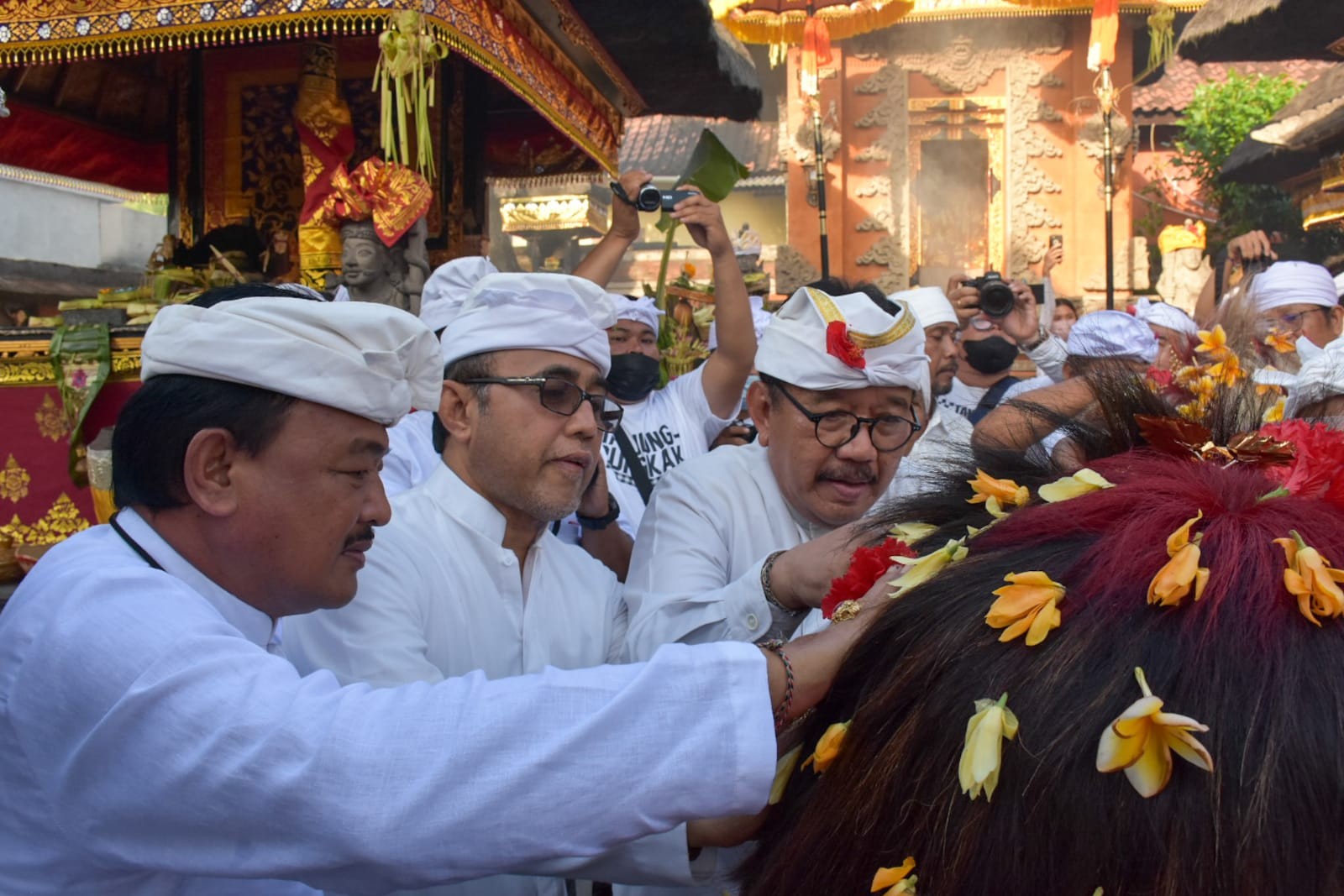 Dokumentasi dari - Upacara Ngeratep, Melaspas lan Masupati Sesuhunan di Pura Batan Camplung Sebudi 