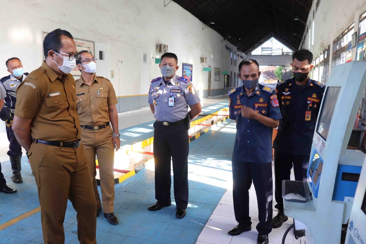 Dokumentasi dari - Pasca Libur Idulfitr­i, Sekda Buleleng Pa­ntau Dua Dinas Pelay­anan Publik