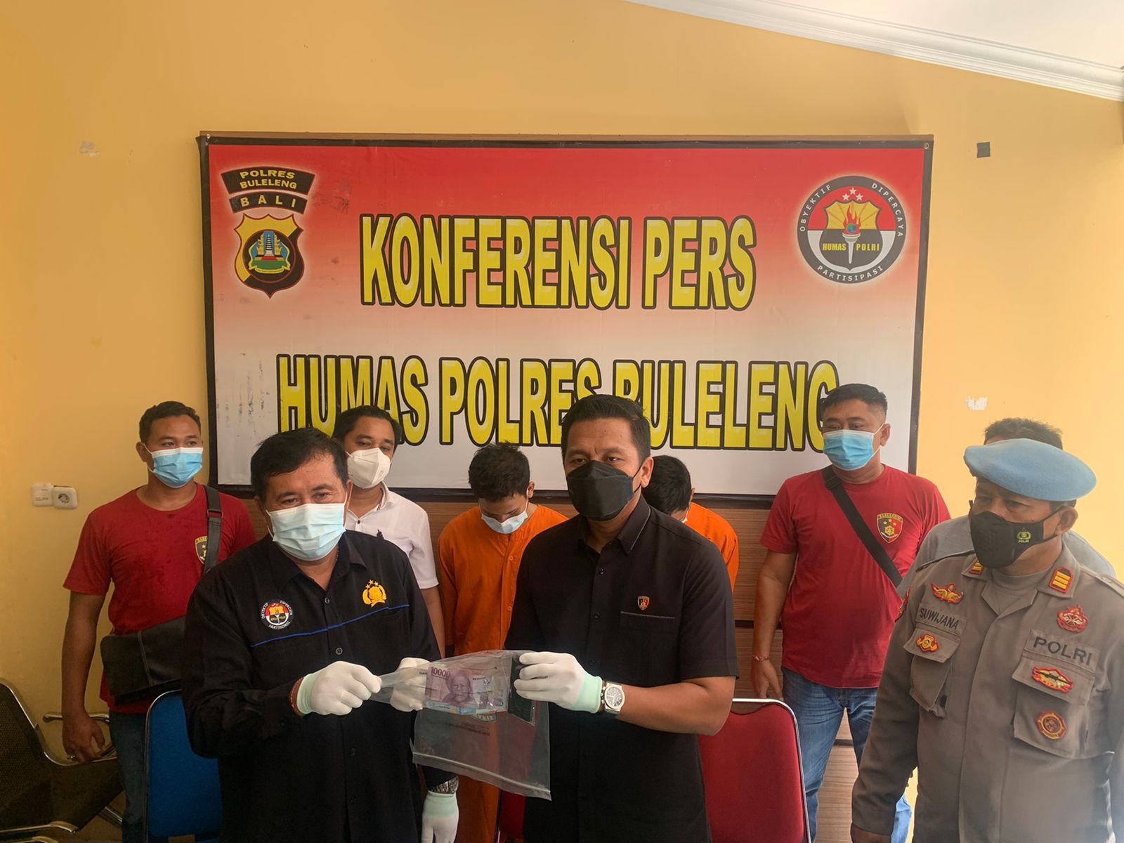 Dokumentasi dari - Curat Dilakukan Pelaku Kakak-Beradik Berhasil Diungkap Jajaran Polres Buleleng