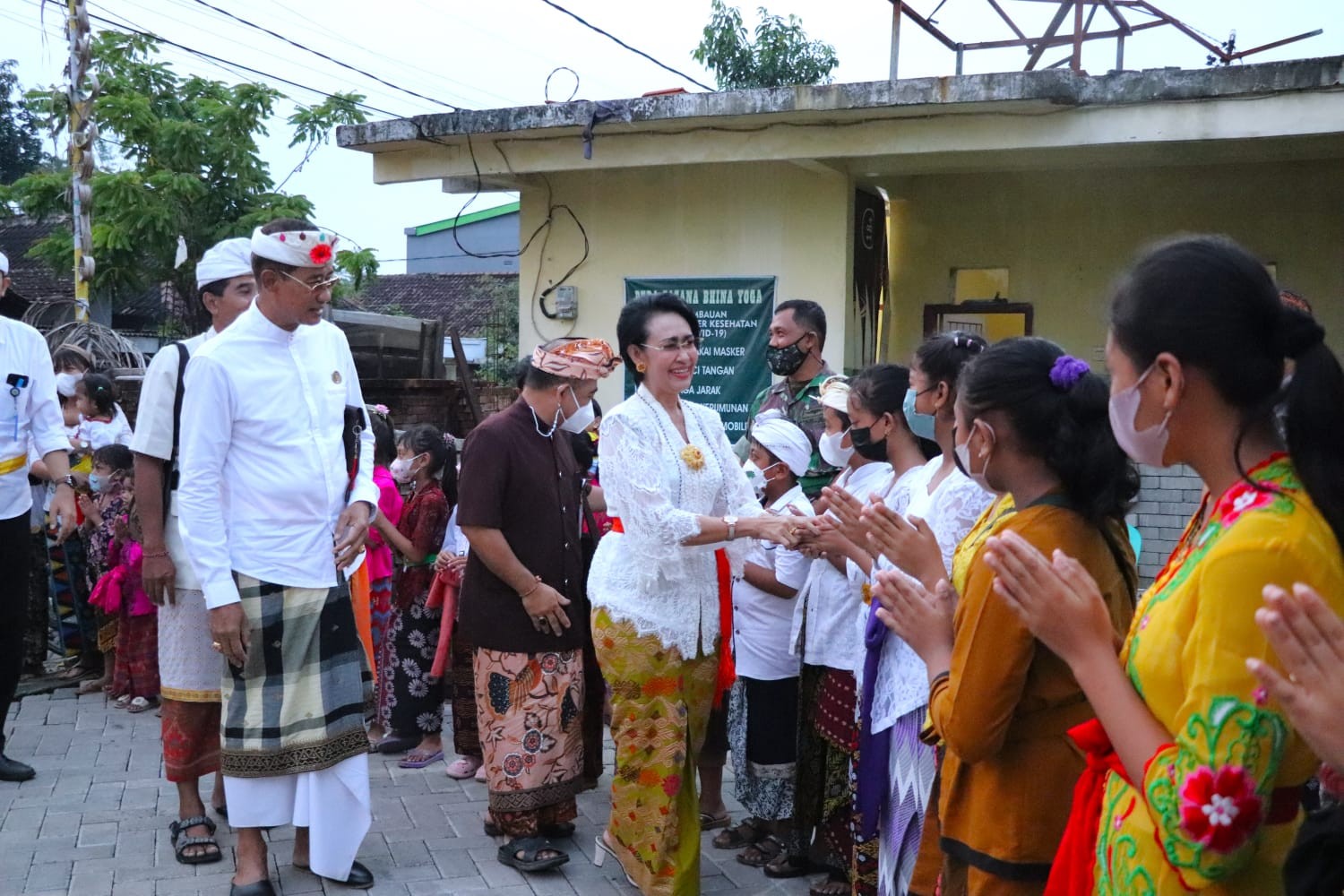 Dokumentasi dari - Plt. Dirjen Bimas Hindu Hadiri Upacara Mulang Dasar Beji Agung Mojosari Pura Sasana Bhina Yoga