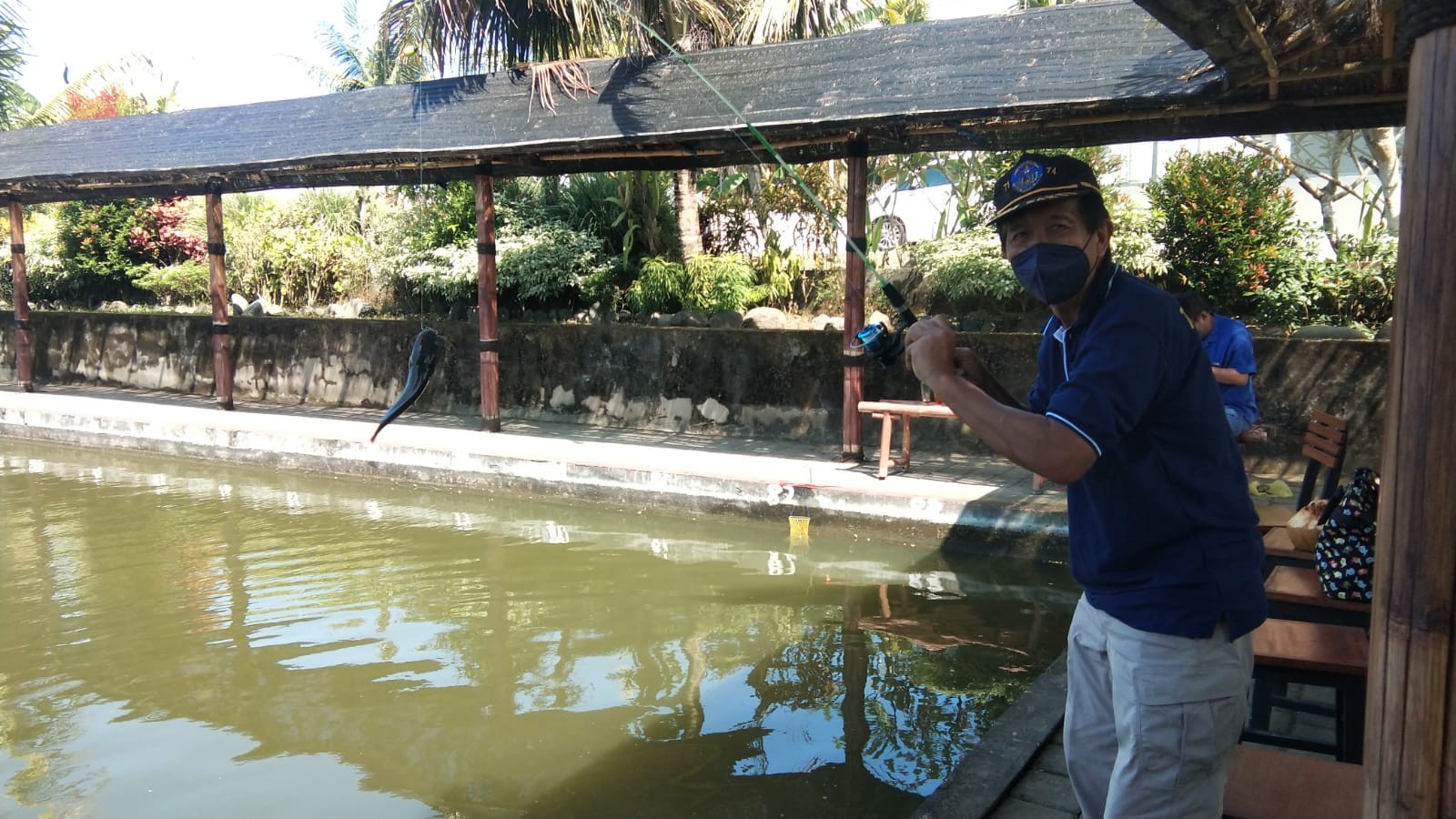 Dokumentasi dari - Bersantai, Mangku Pastika Memancing dan Makan Bersama di Kaori Fish Garden Kemenuh