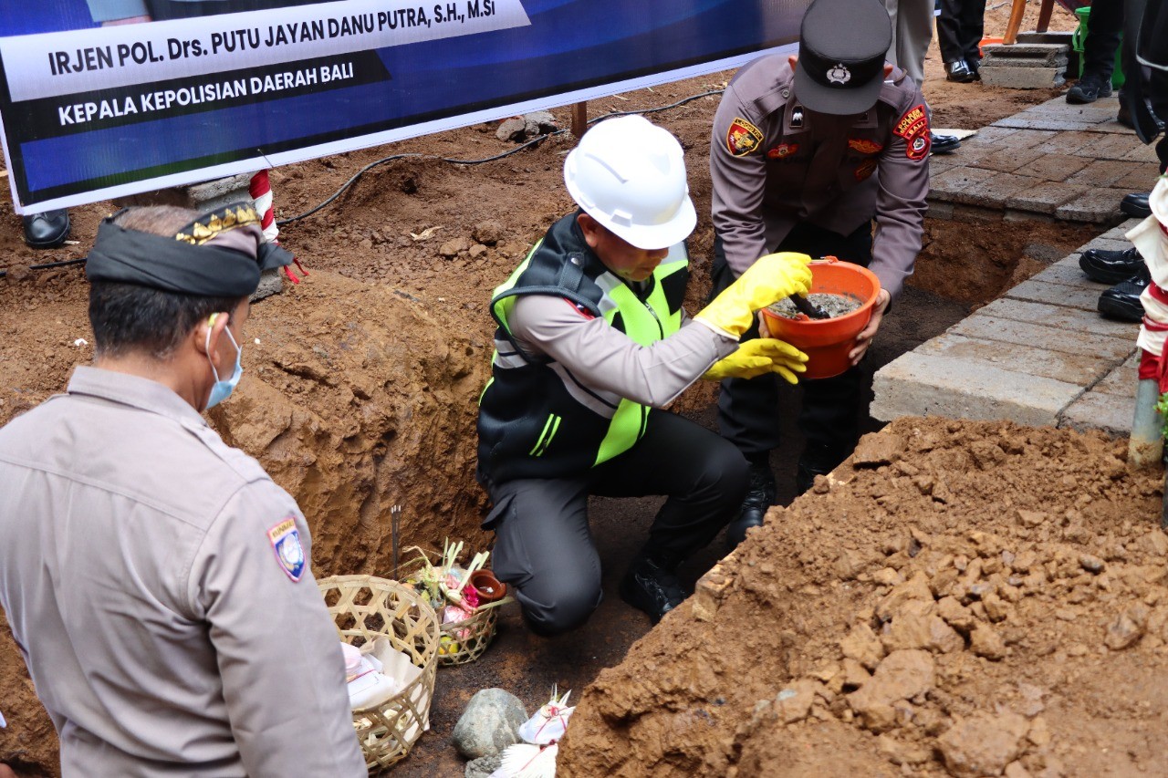 Dokumentasi dari - Peletakan Batu Pertama Pembangunan Polsek Busungbiu