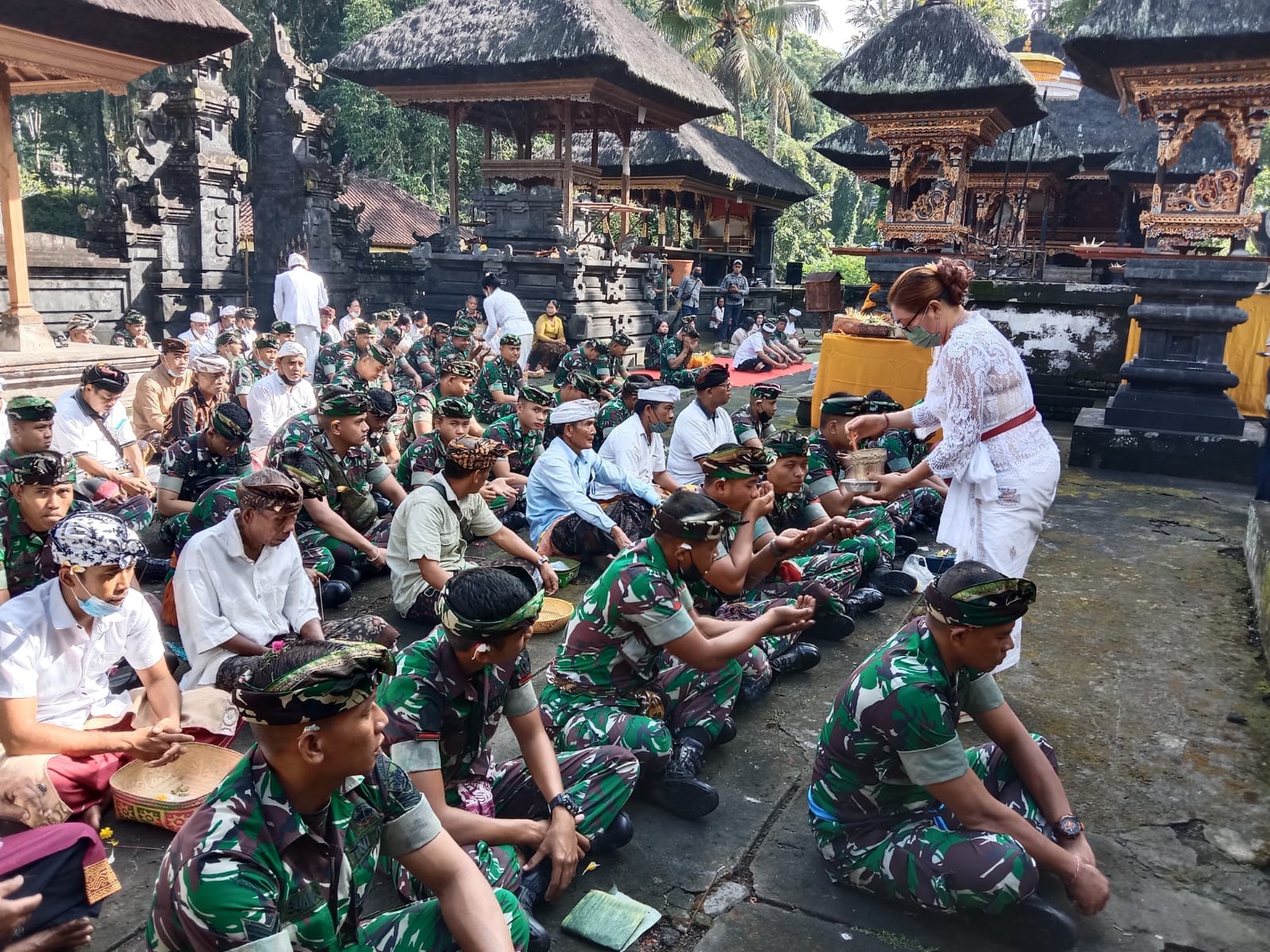 Dokumentasi dari - Matur Piuning Jelang HUT Ke 65 Kodam IX/Udayana