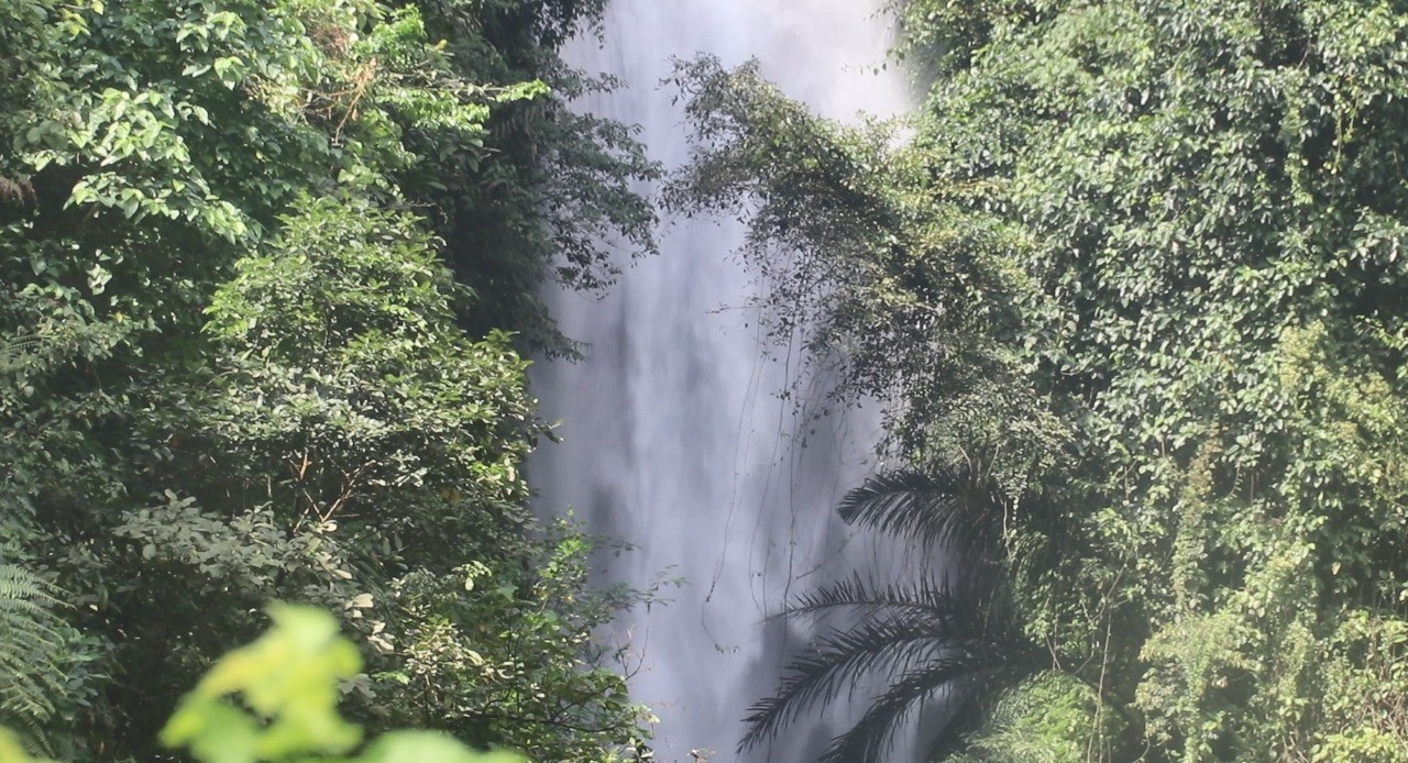 Dokumentasi dari - Air Terjun Candi Kuning Desa Silangjana Banyak Dikunjungi Wisatawan