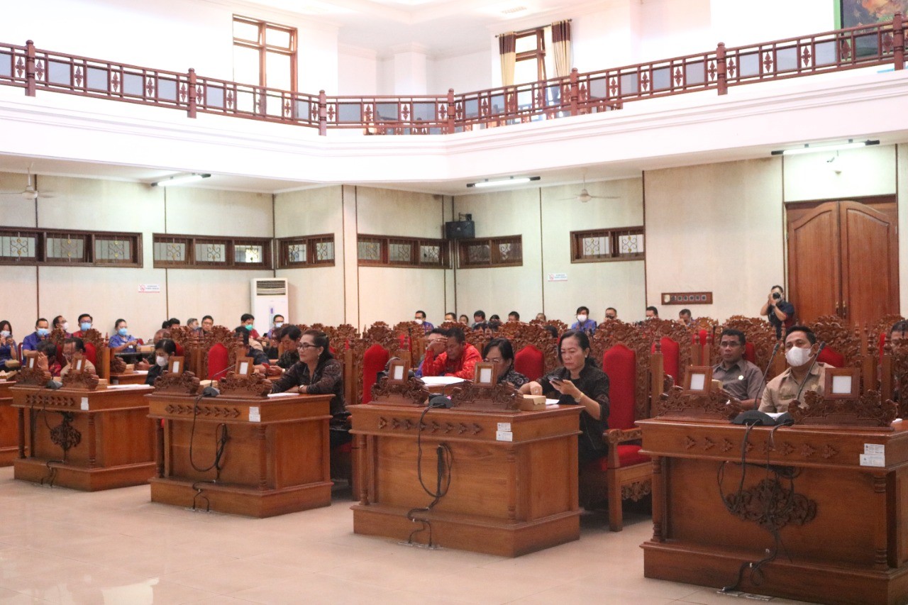 Dokumentasi dari - Bupati Buleleng Sampaikan Jawaban Terhadap Pemandangan Umum Fraksi DPRD Atas 3 Ranperda