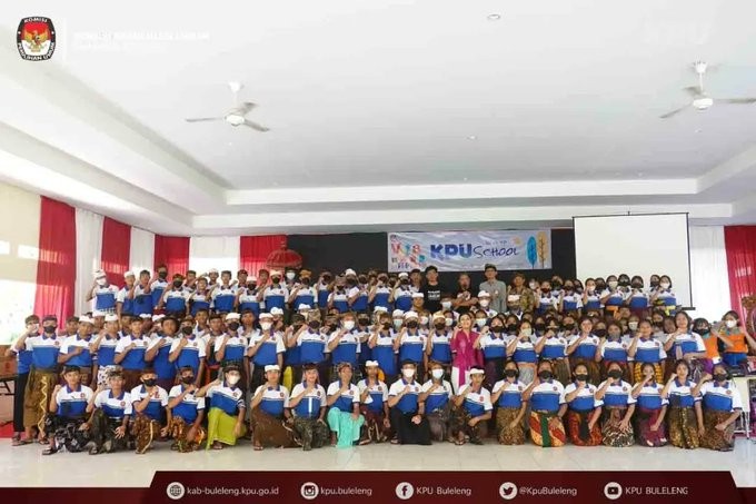 Dokumentasi dari - KPU Goes to School Sasar SMKN Bali Mandara Buleleng